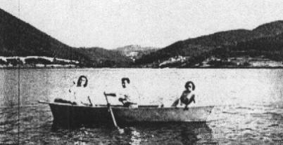 vecchia foto di donne sul lago di piediluco